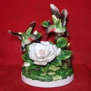 VTG Carlton Cards Hummingbird Music Box Sankyo Plays Beautiful Blue Danube